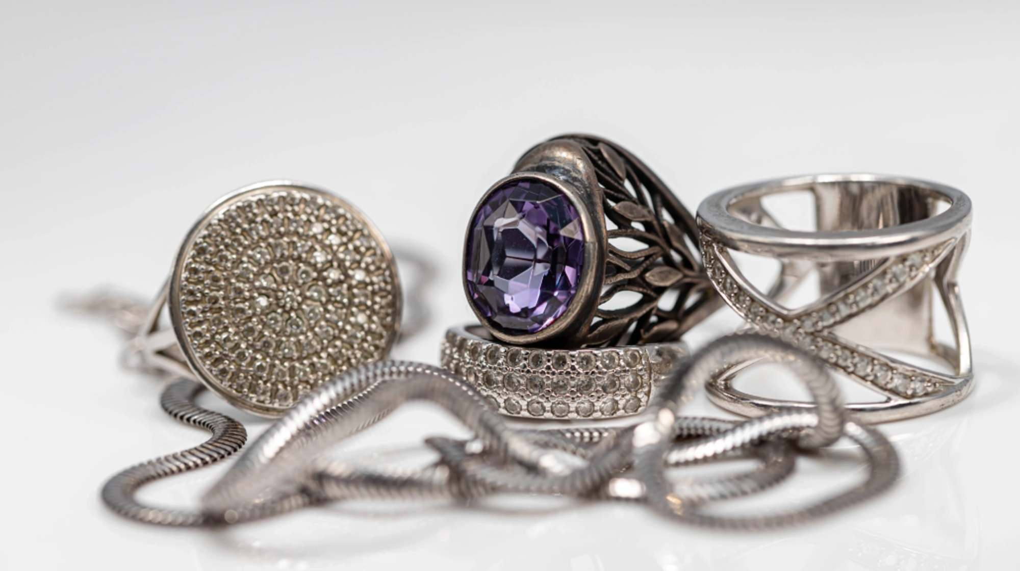 Silberschmuck Ankauf Bochum: Silberschmuck verkaufen Bochum & defekten Schmuck verkaufen Bochum. Schmuck schätzen lassen Bochum & Ankauf in Innenstadt, Wattenscheid, Linden.